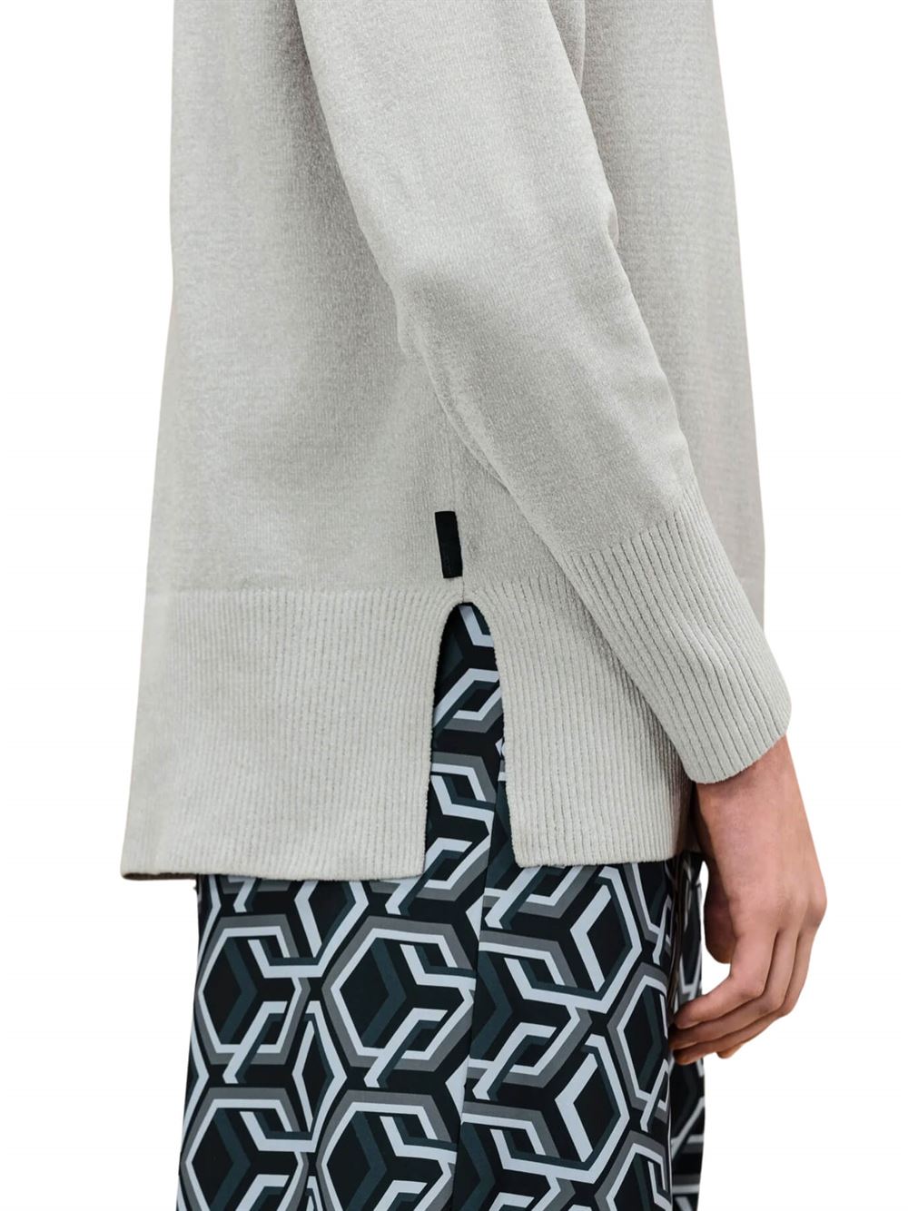 RRD Velvet Vent Turtleneck Wom Knit Ice White Detail