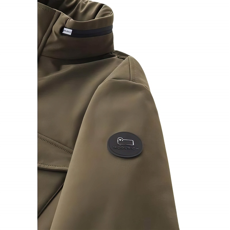 Woolrich-Giacca-uomo-multitasche-Soft-Shell-Field-Jacket-colletto